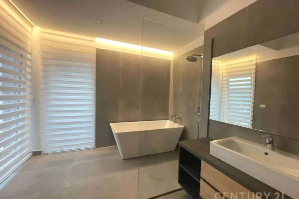 Shtepi me qera Vila Luksoze ne Tirane, 4+1, Mobilimi E mobiluar, Pagesa 4,200  Euro.