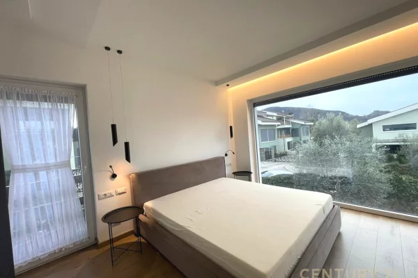 Shtepi me qera Vila Luksoze ne Tirane, 4+1, Mobilimi E mobiluar, Pagesa 4,200  Euro.