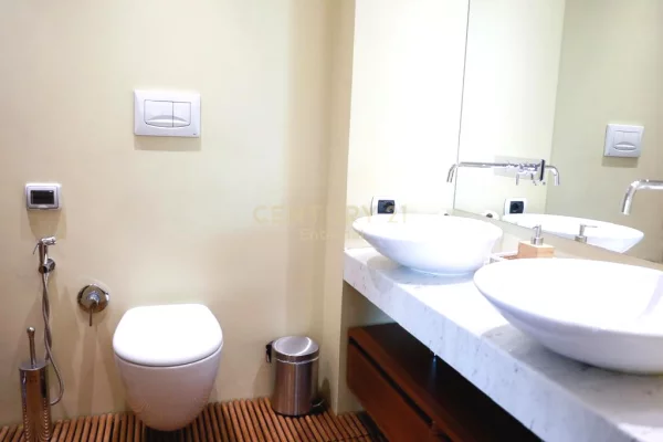 Shtepi ne shitje Apartament ne Tirane, 2+1, Mobilimi E mobiluar, Pagesa 275,000  Euro.