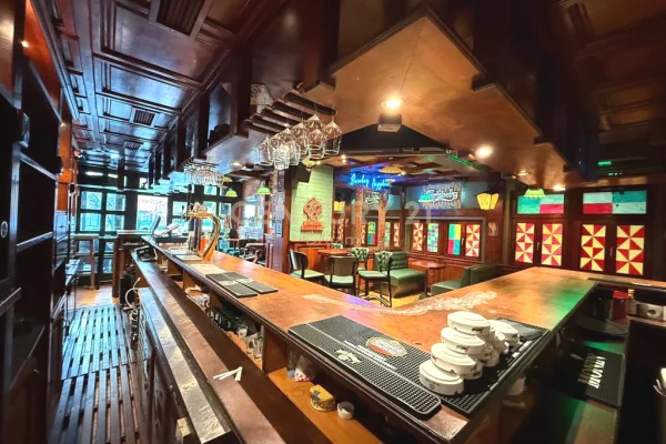 Ambient biznesi me qera 2+1 ne Tirane - 4,000 Euro