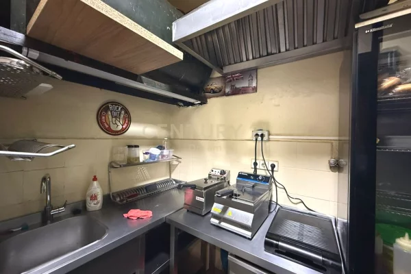 Ambient biznesi me qera 2+1 ne Tirane - 4,000 Euro