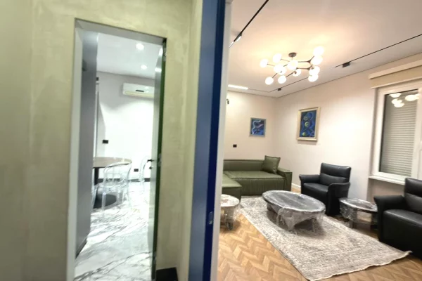 Shtepi me qera Apartament ne Tirane, 1+1, Mobilimi E mobiluar, Pagesa 1,000  Euro.