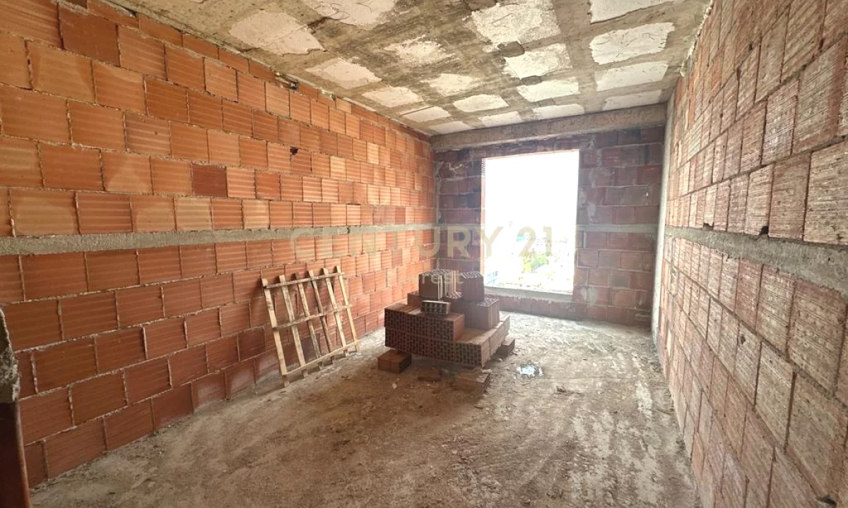 Shtepi ne shitje Apartament ne Tirane, 2+1, Mobilimi Bosh, pa mobiluar, Pagesa 79,000  Euro.