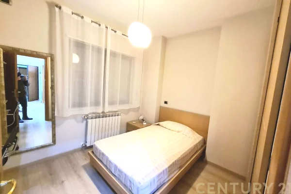 Shtepi me qera Apartament ne Tirane, 2+1, Mobilimi E mobiluar, Pagesa 1,200  Euro.