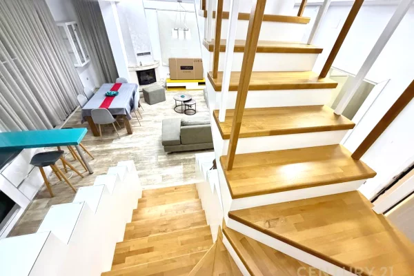 Shtepi me qera Duplex(shtepi me 2 kate) ne Tirane, 3+1, Mobilimi E mobiluar, Pagesa 1,200  Euro.