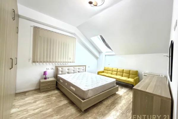 Shtepi me qera Duplex(shtepi me 2 kate) ne Tirane, 3+1, Mobilimi E mobiluar, Pagesa 1,200  Euro.