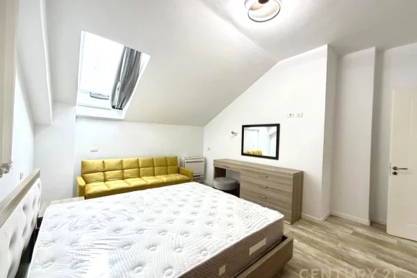 Shtepi me qera Duplex(shtepi me 2 kate) ne Tirane, 3+1, Mobilimi E mobiluar, Pagesa 1,200  Euro.