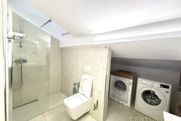 Shtepi me qera Duplex(shtepi me 2 kate) ne Tirane, 3+1, Mobilimi E mobiluar, Pagesa 1,200  Euro.