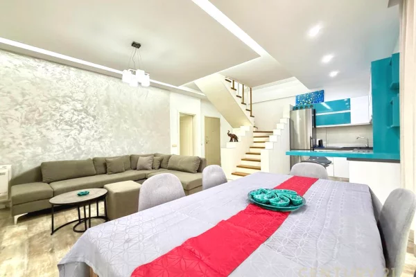 Shtepi me qera Duplex(shtepi me 2 kate) ne Tirane, 3+1, Mobilimi E mobiluar, Pagesa 1,200  Euro.