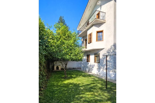 Shtepi me qera 3+1 ne Tirane - 4,500 Euro