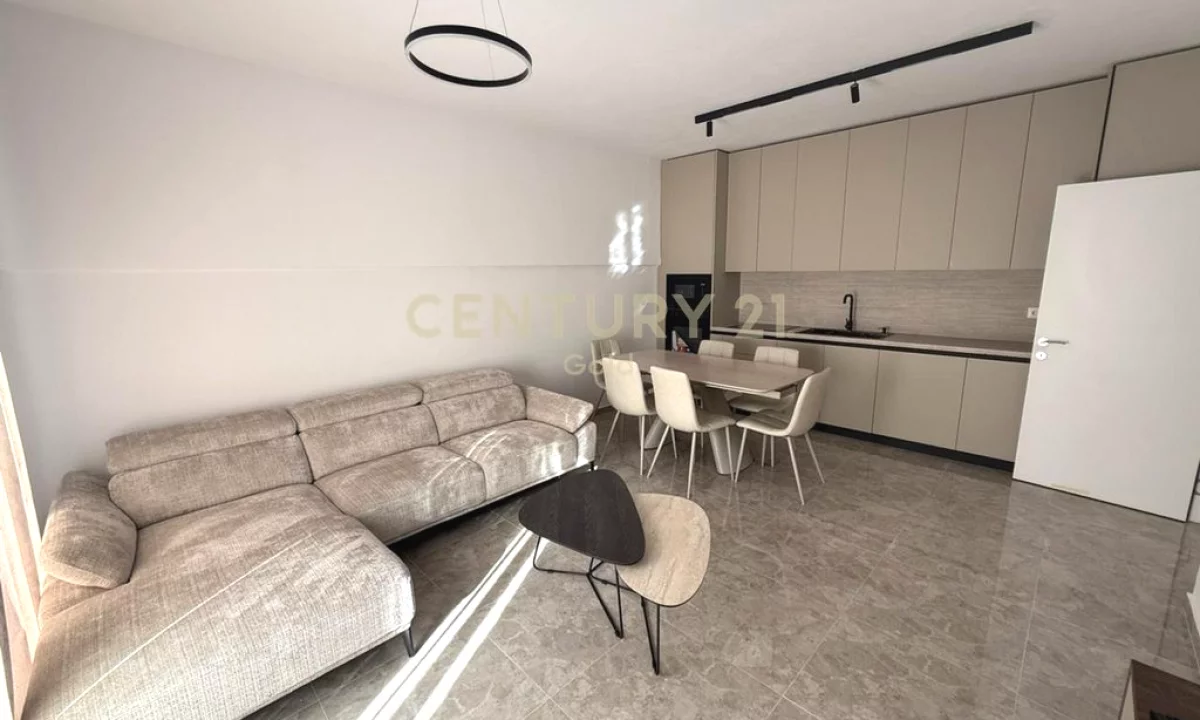 Shtepi me qera Apartament ne Tirane, 2+1, Mobilimi E mobiluar, Pagesa 900  Euro.