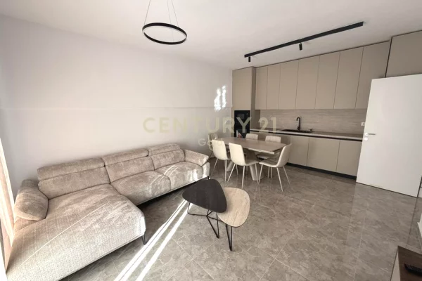 Shtepi me qera 2+1 ne Tirane - 900 Euro
