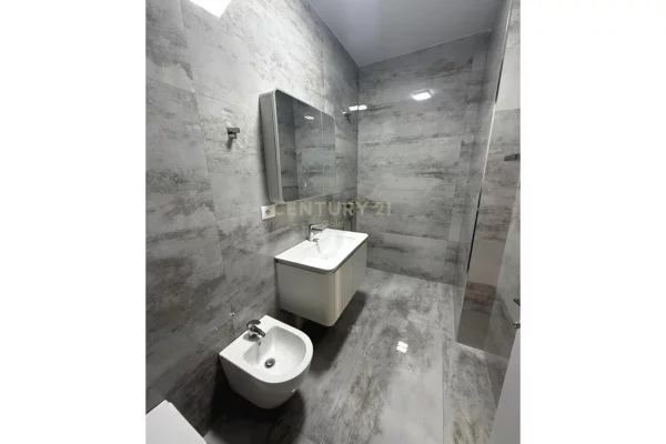 Shtepi me qera Apartament ne Tirane, 2+1, Mobilimi E mobiluar, Pagesa 900  Euro.