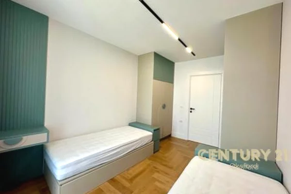 Shtepi ne shitje Apartament ne Tirane, 2+1, Mobilimi E mobiluar, Pagesa 600,000  Euro.