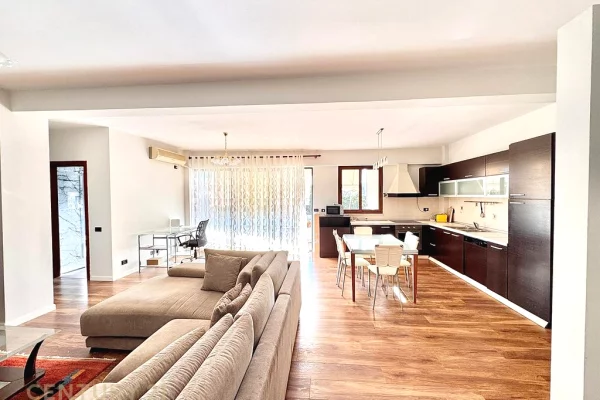 Shtepi me qera 2+1 ne Tirane - 1,500 Euro