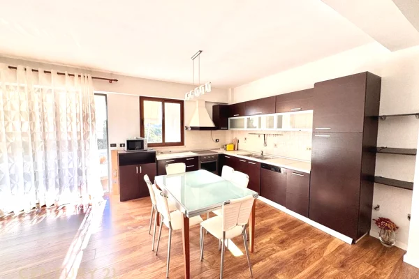 Shtepi me qera Apartament ne Tirane, 2+1, Mobilimi E mobiluar, Pagesa 1,500  Euro.