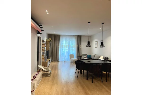 Shtepi me qera 2+1 ne Tirane - 800 Euro