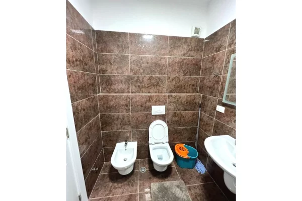 Shtepi me qera Apartament ne Tirane, 2+1, Mobilimi E mobiluar, Pagesa 750  Euro.