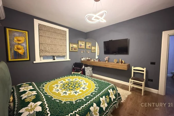 Shtepi ne shitje Apartament ne Tirane, 2+1, Mobilimi E mobiluar, Pagesa 225,000  Euro.