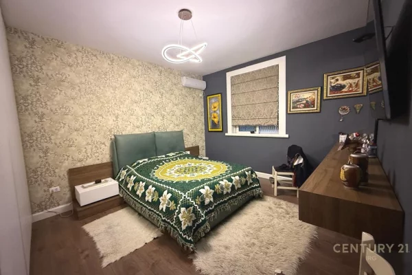 Shtepi ne shitje Apartament ne Tirane, 2+1, Mobilimi E mobiluar, Pagesa 225,000  Euro.