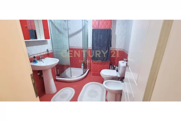 Shtepi me qera Apartament ne Tirane, 2+1, Mobilimi E mobiluar, Pagesa 500  Euro.