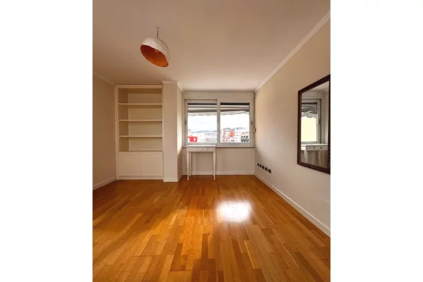 Shtepi me qera 3+1 ne Tirane - 2,000 Euro