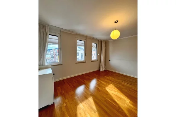 Shtepi me qera 3+1 ne Tirane - 2,000 Euro