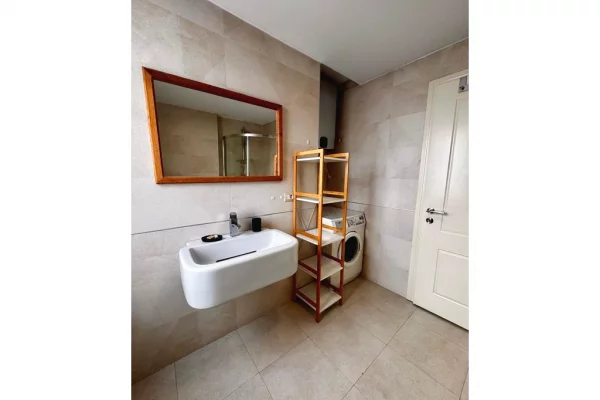 Shtepi me qera Duplex(shtepi me 2 kate) ne Tirane, 3+1, Mobilimi Pjeserisht e mobiluar, Pagesa 2,000  Euro.