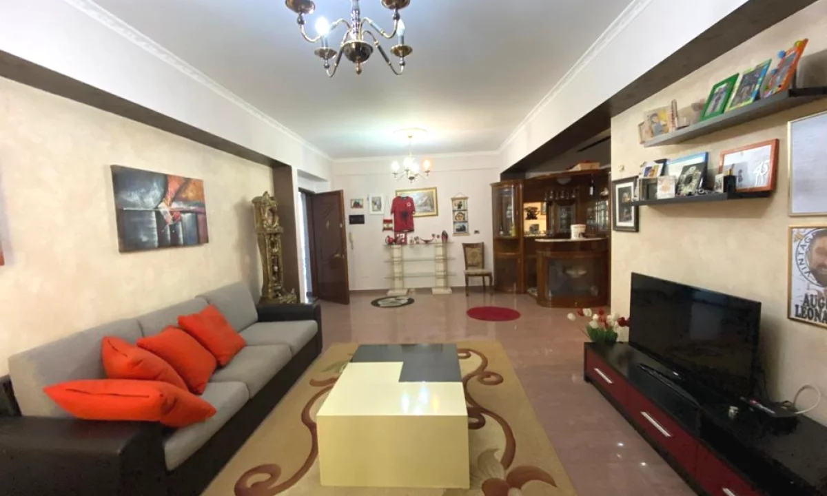 Shtepi ne shitje Apartament ne Tirane, 2+1, Mobilimi E mobiluar, Pagesa 290,000  Euro.