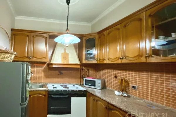 Shtepi ne shitje Apartament ne Tirane, 2+1, Mobilimi E mobiluar, Pagesa 290,000  Euro.