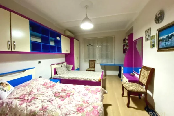 Shtepi ne shitje Apartament ne Tirane, 2+1, Mobilimi E mobiluar, Pagesa 290,000  Euro.
