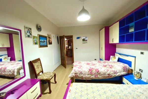 Shtepi ne shitje Apartament ne Tirane, 2+1, Mobilimi E mobiluar, Pagesa 290,000  Euro.