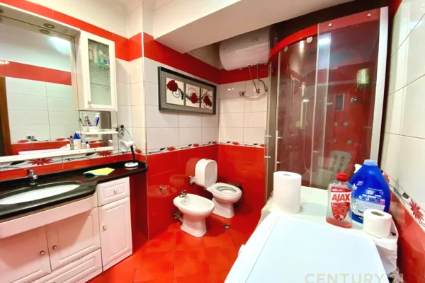 Shtepi ne shitje Apartament ne Tirane, 2+1, Mobilimi E mobiluar, Pagesa 290,000  Euro.