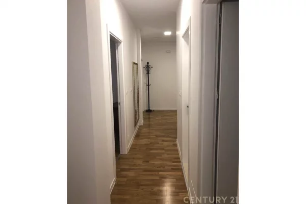 Shtepi me qera 3+1 ne Tirane - 2,000 Euro