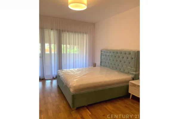 Shtepi me qera Apartament ne Tirane, 3+1, Mobilimi E mobiluar, Pagesa 2,000  Euro.