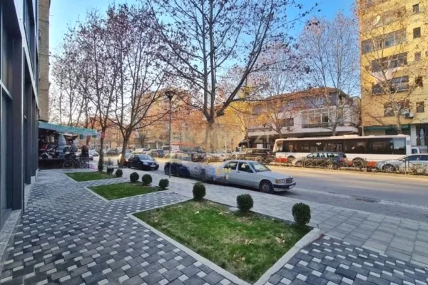 Ambient biznesi ne shitje 1+1 ne Tirane - 205,000 Euro