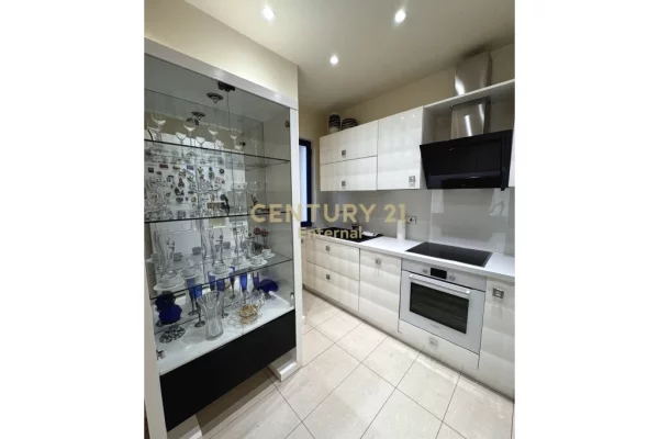 Shtepi me qera Apartament ne Tirane, 3+1, Mobilimi E mobiluar, Pagesa 1,500  Euro.