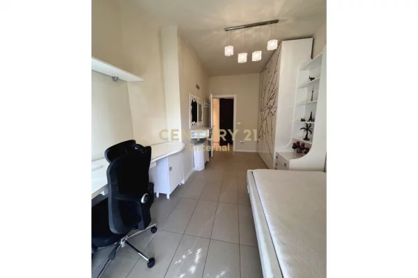 Shtepi me qera Apartament ne Tirane, 3+1, Mobilimi E mobiluar, Pagesa 1,500  Euro.