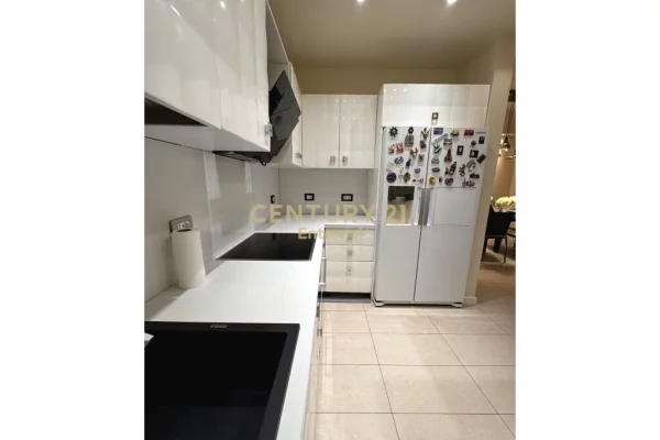 Shtepi me qera Apartament ne Tirane, 3+1, Mobilimi E mobiluar, Pagesa 1,500  Euro.