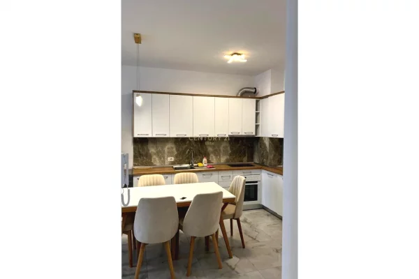 Shtepi ne shitje Apartament ne Tirane, 2+1, Mobilimi E mobiluar, Pagesa 230,000  Euro.