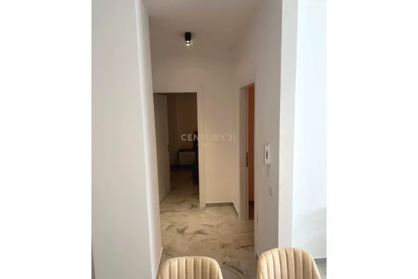 Shtepi ne shitje Apartament ne Tirane, 2+1, Mobilimi E mobiluar, Pagesa 230,000  Euro.