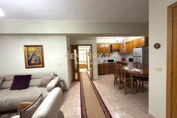 Shtepi me qera 2+1 ne Tirane - 750 Euro