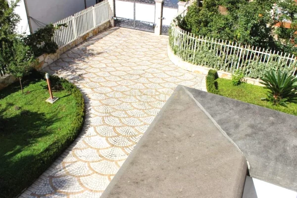 Shtepi ne shitje Apartament ne Tirane, 4+1, Mobilimi E mobiluar, Pagesa 800,000  Euro.