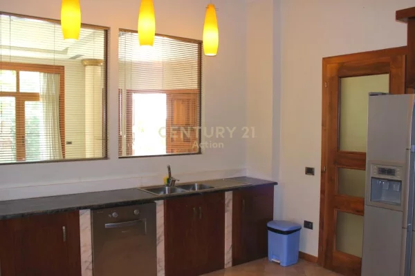 Shtepi ne shitje Apartament ne Tirane, 4+1, Mobilimi E mobiluar, Pagesa 800,000  Euro.