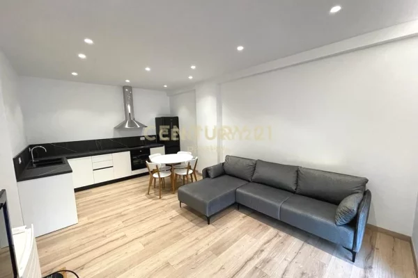 Shtepi me qera 2+1 ne Tirane - 1,500 Euro