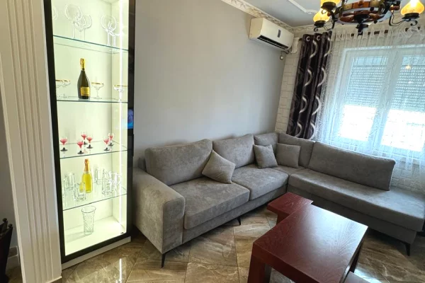 Shtepi me qera Apartament ne Tirane, 2+1, Mobilimi E mobiluar, Pagesa 850  Euro.
