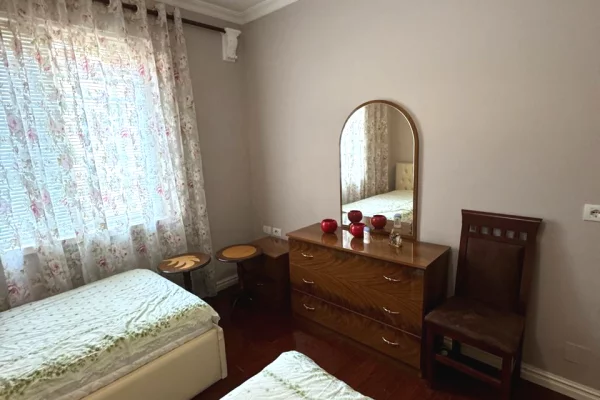 Shtepi me qera 2+1 ne Tirane - 850 Euro