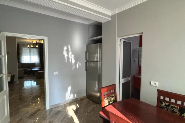 Shtepi me qera Apartament ne Tirane, 2+1, Mobilimi E mobiluar, Pagesa 850  Euro.