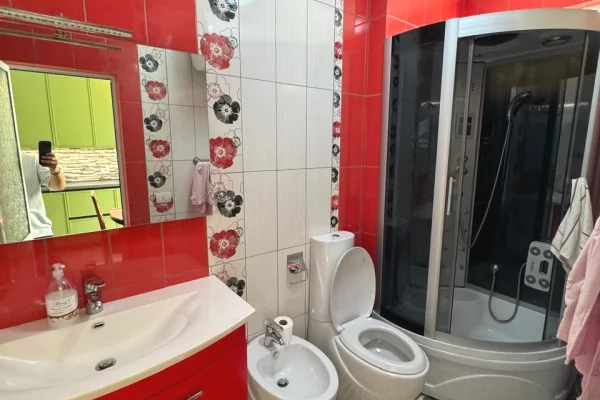 Shtepi me qera Apartament ne Tirane, 2+1, Mobilimi E mobiluar, Pagesa 850  Euro.