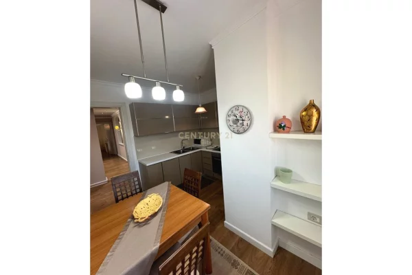 Shtepi me qera Apartament ne Tirane, 2+1, Mobilimi E mobiluar, Pagesa 1,300  Euro.